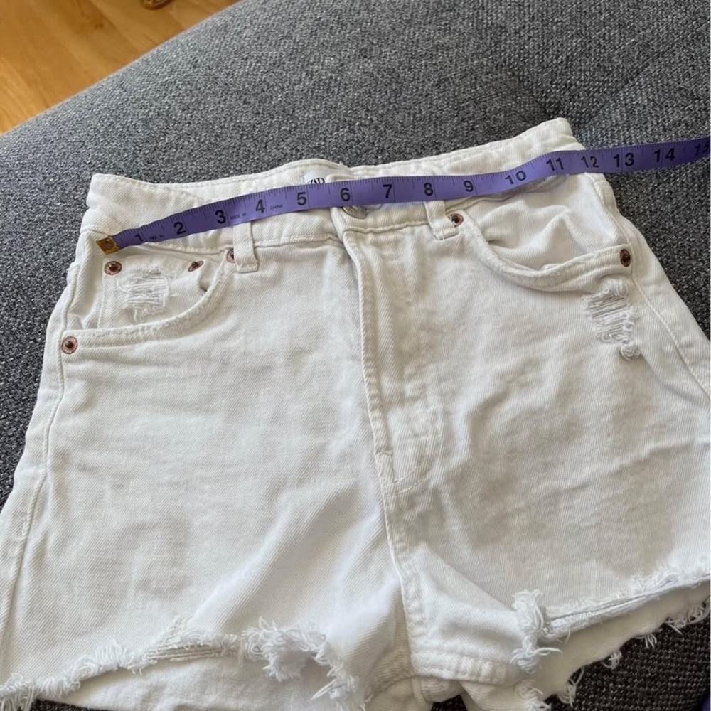Zara white denim shorts with a raw hem - Picture 5 of 7